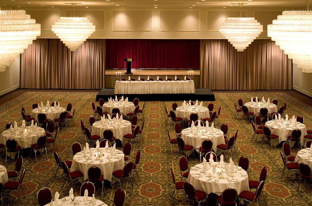 Delta Hotels by Marriott Winnipeg Restaurant bilde